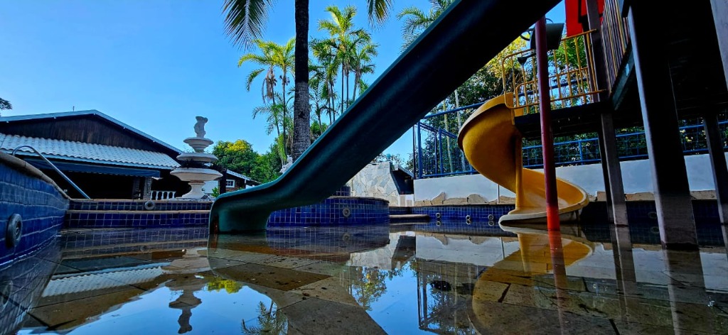 Instituto Esther Unidade 2 - Piscina com Toboágua